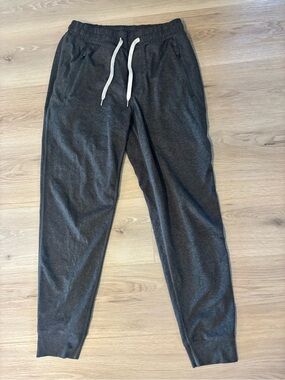 Vuori Men’s Ponto Performance Pants - Charcoal Heather MSRP $110